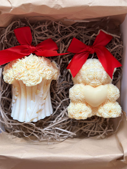 Big Bear and Bouquet gift set candles